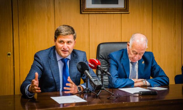“El PSOE de Roquetas de Mar demuestra su cinismo al justificarse con El Cañarete mientras da lecciones a un alcalde que en seis meses logró dos nuevos enlaces con la A7”