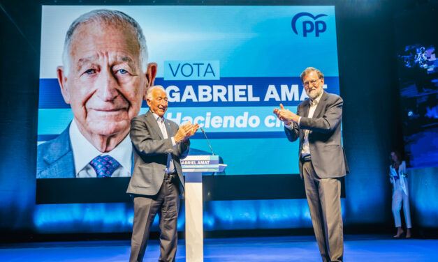 Rajoy y Arenas piden el voto para que Gabriel Amat siga haciendo de Roquetas de Mar una gran ciudad